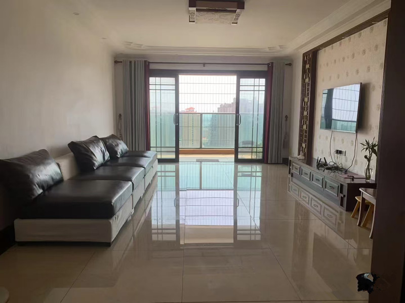 5036 财富名门 135.09平米 3房2厅 中高楼层 中等装修 出售92万